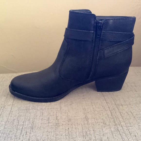 New Without Tags Naturalizer Black Boots! - Picture 3 of 8
